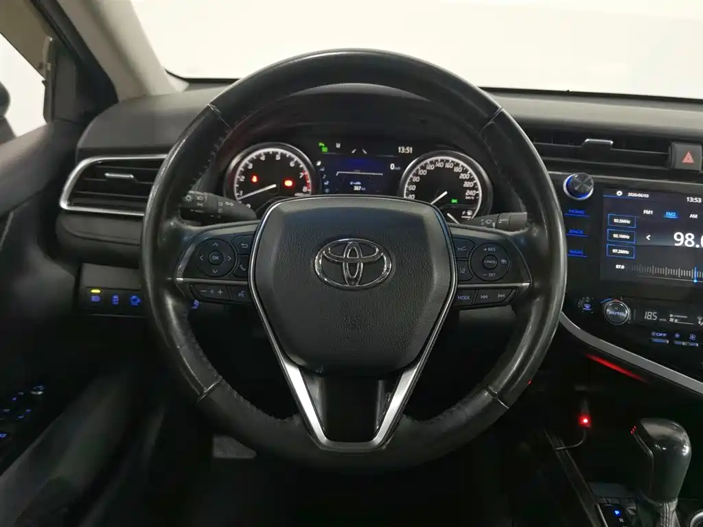 Toyota Camry 2020 — фото 11