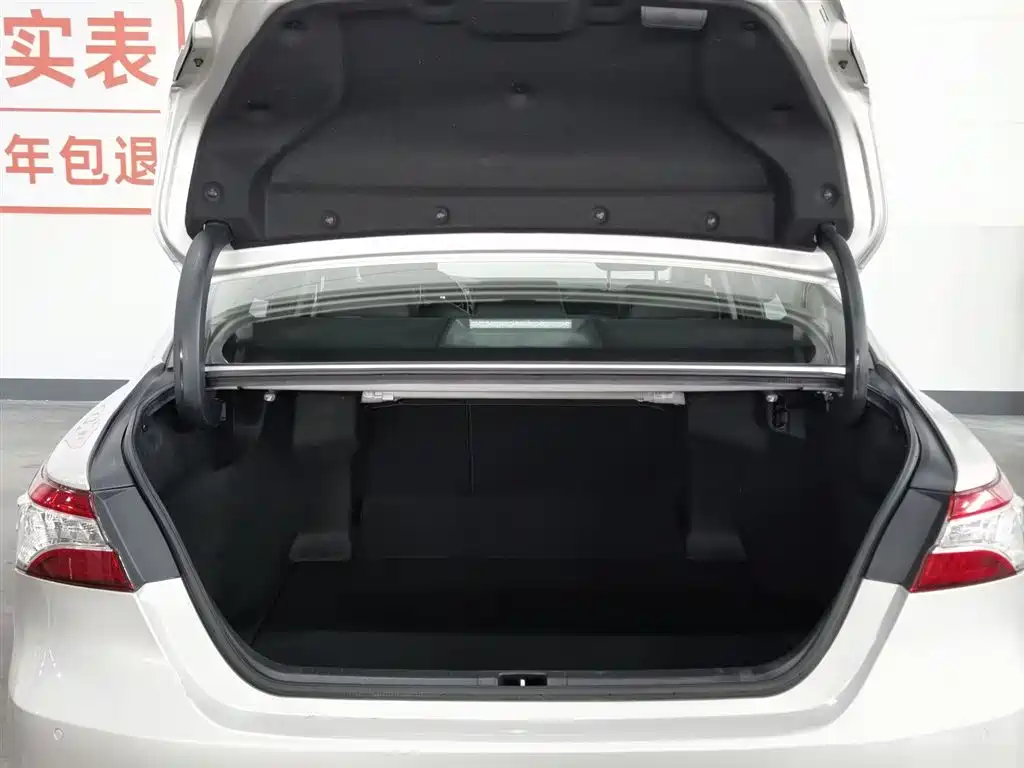 Toyota Camry 2020 — фото 16