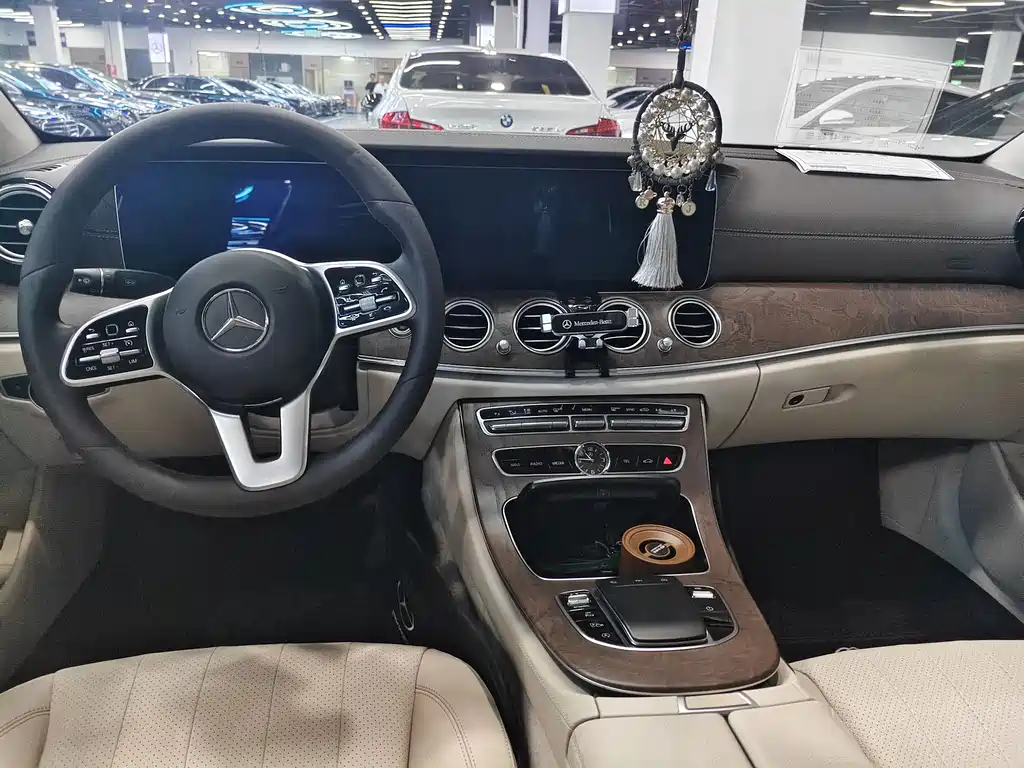 Mercedes-Benz E-Class 2019 — фото 12