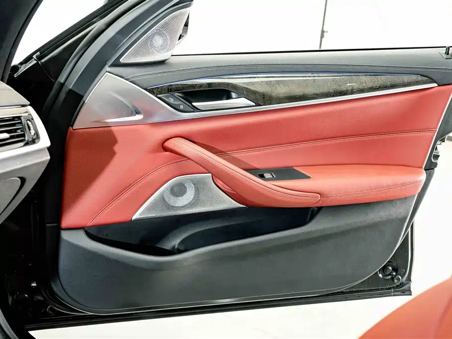 BMW 5 Series 2020 — фото 15