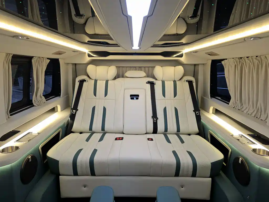 Toyota Hiace 2024 — фото 14