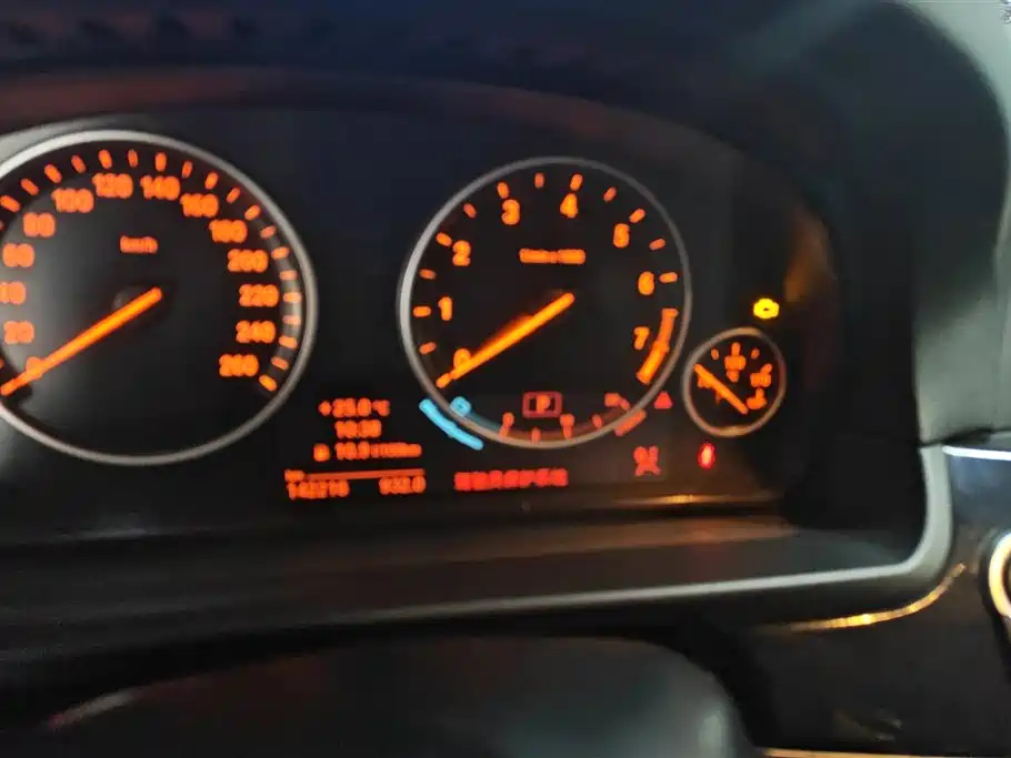 BMW 5 Series 2014 — фото 14