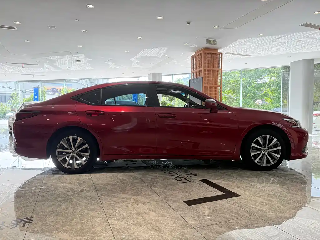 Lexus ES 2019 — фото 9