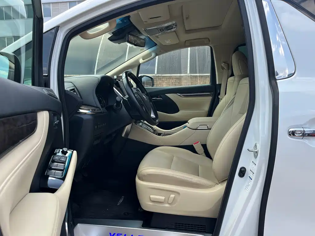 Toyota Vellfire 2023 — фото 8