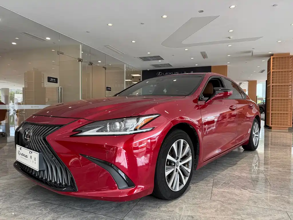 Lexus ES 2019 — фото 1