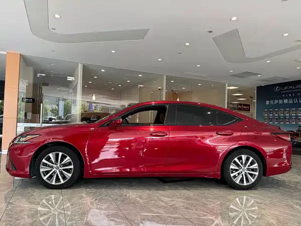 Lexus ES 2019