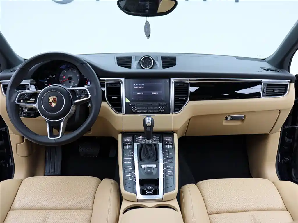 Porsche Macan 2018 — фото 13