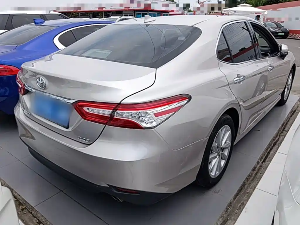 Toyota Camry 2022 — фото 7
