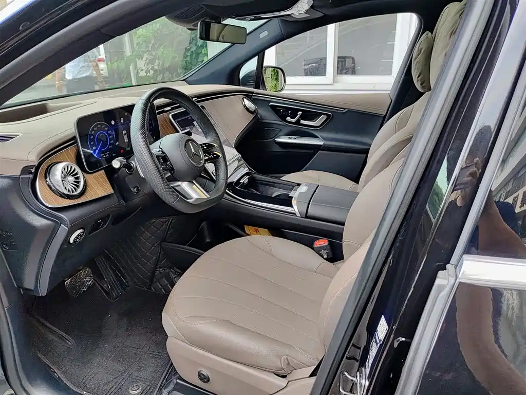 Mercedes-Benz EQE SUV 2025