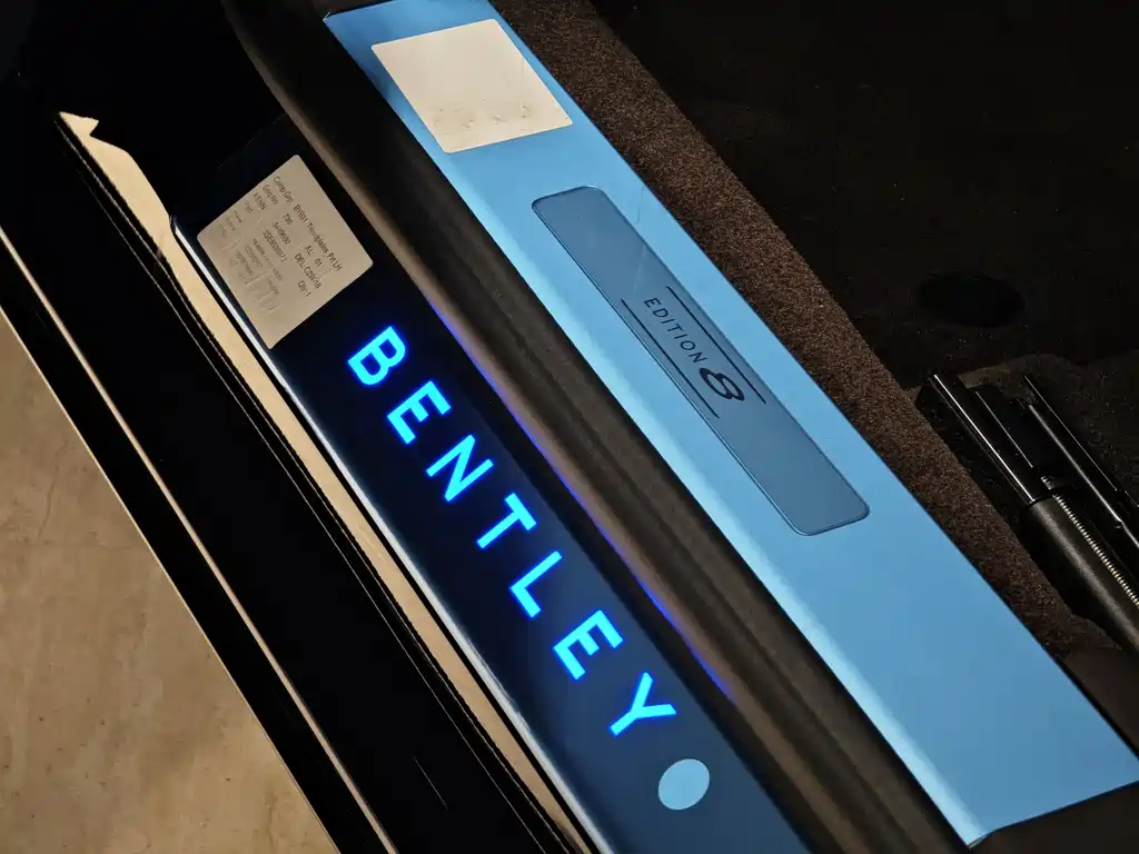 Bentley Flying Spur — фото 16