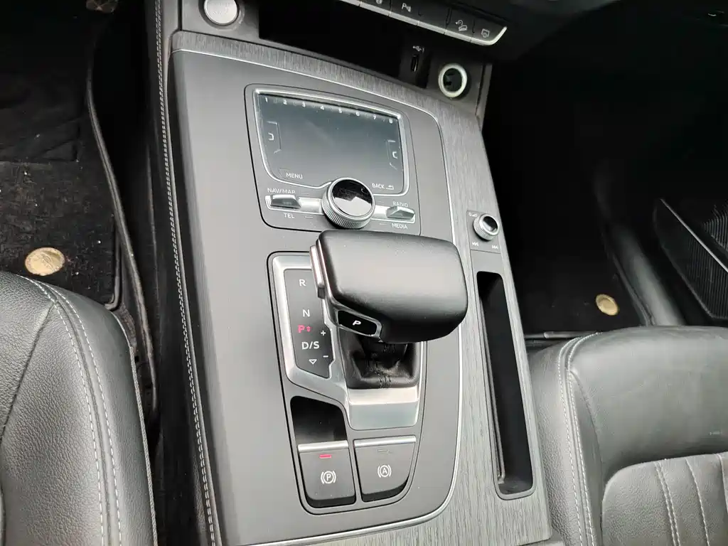 Audi Q5L 2020 — фото 10