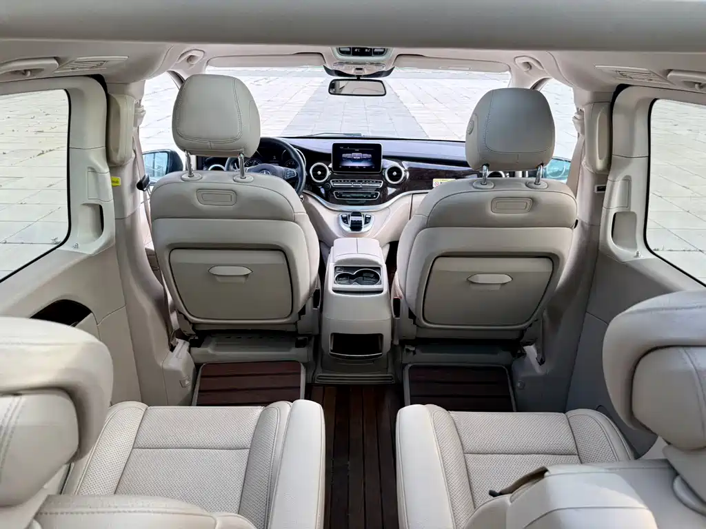 Mercedes-Benz V-Class 2017 — фото 16