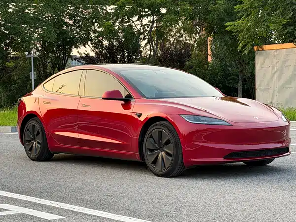 Tesla Model 3 2024