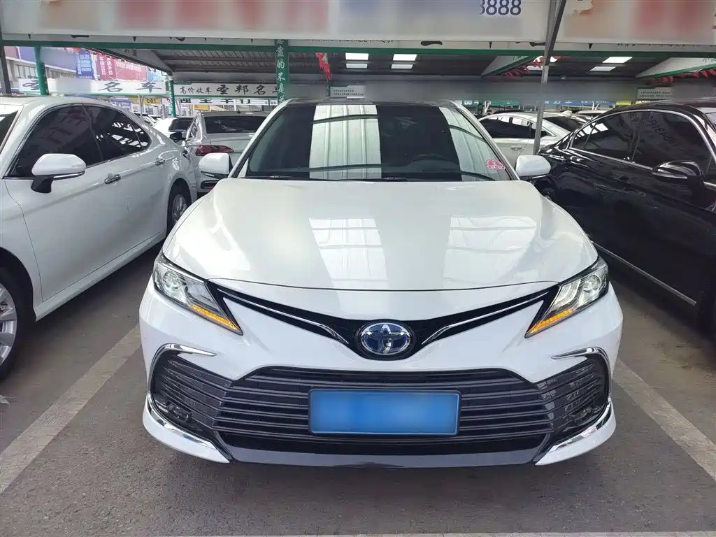 Toyota Camry 2023 — фото 3