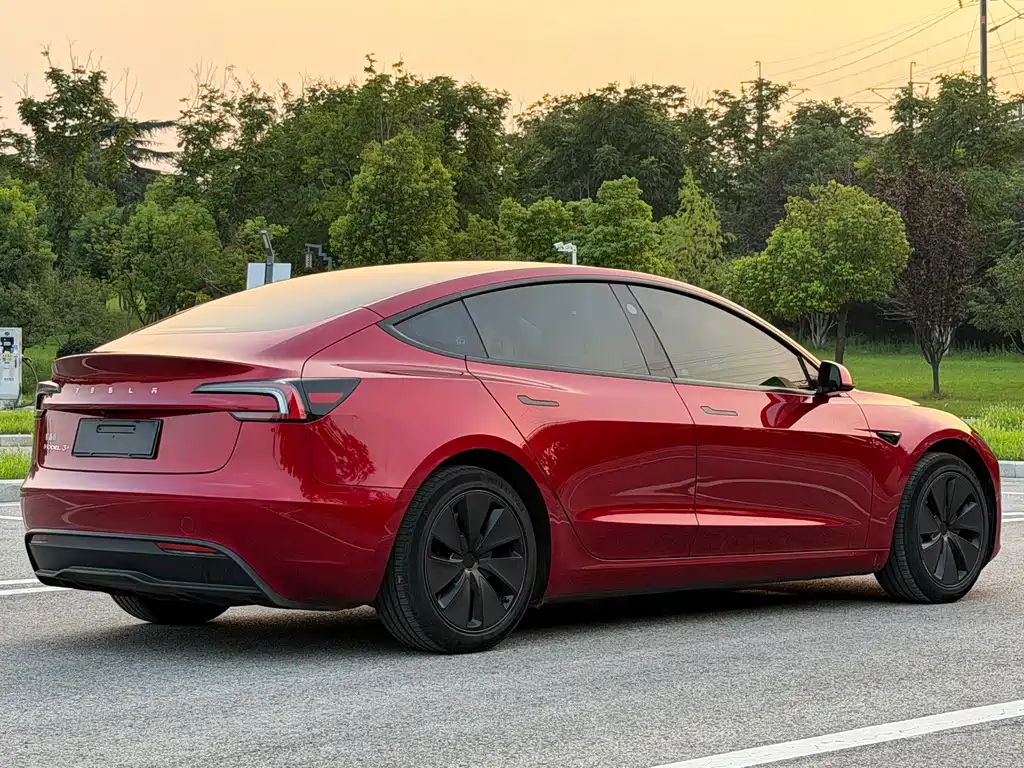 Tesla Model 3 2024 — фото 5
