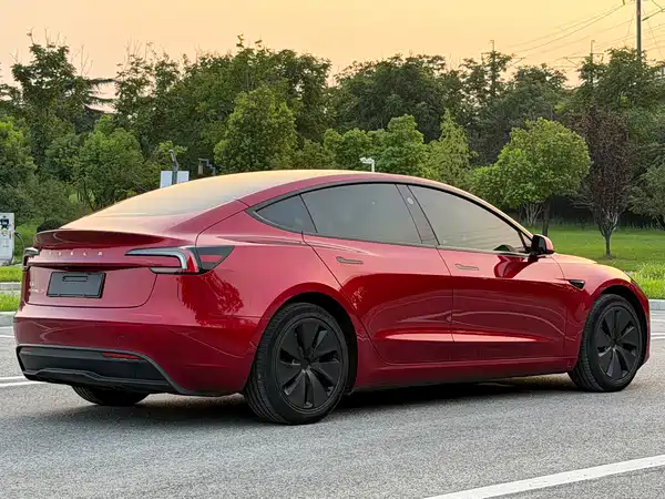 Tesla Model 3 2024