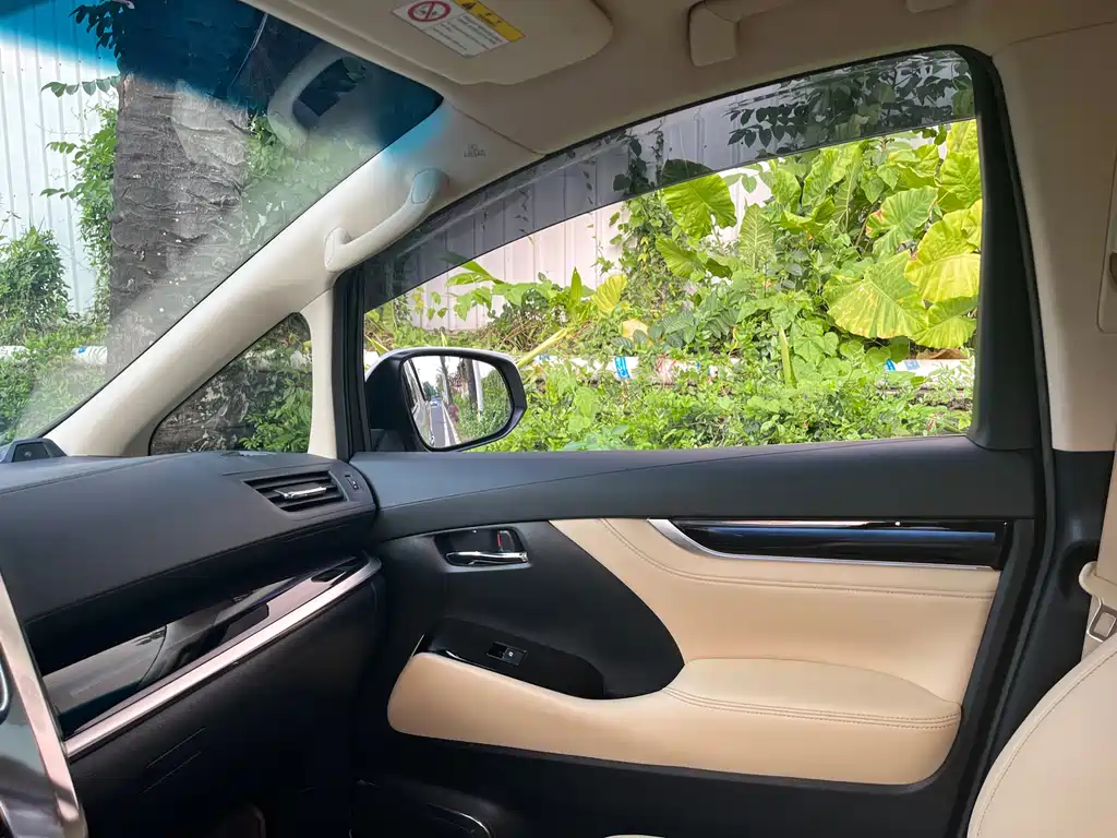 Toyota Alphard 2020 — фото 19
