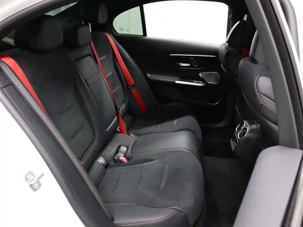 Mercedes-Benz C-Class AMG 2025 — фото 18