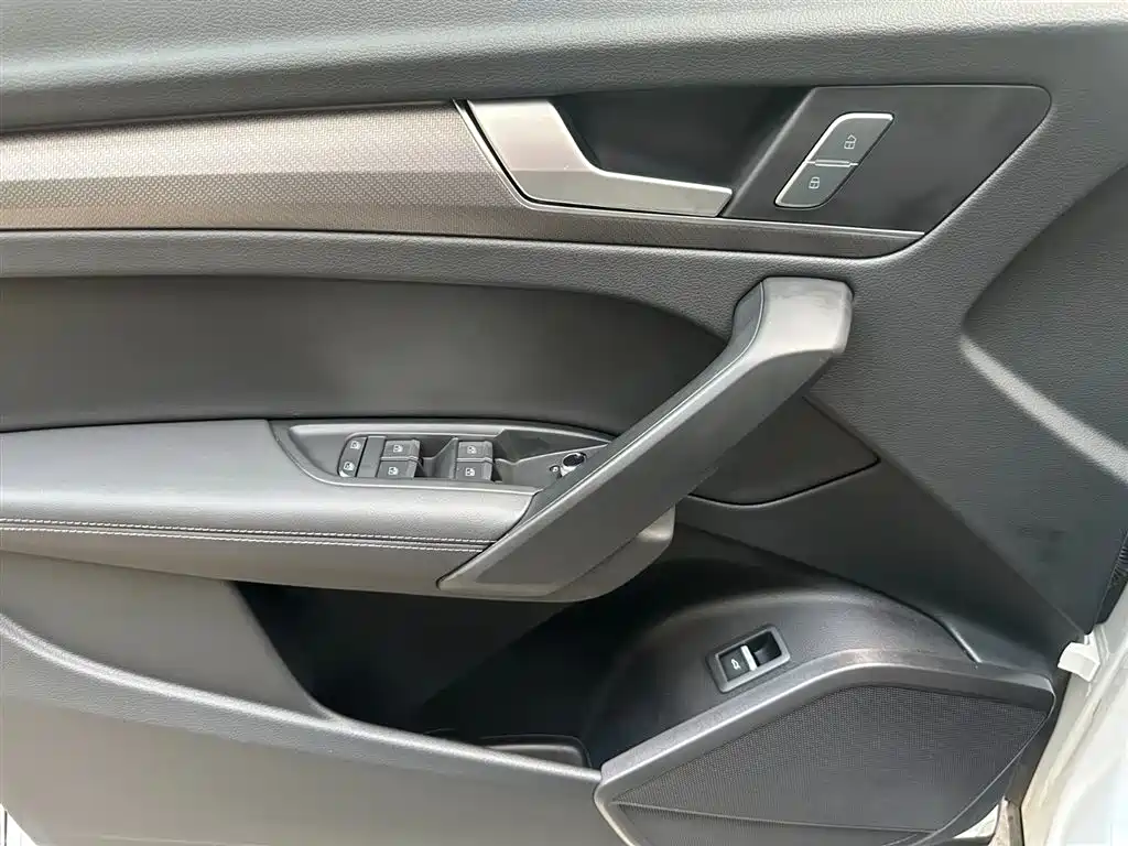 Audi Q5L 2024 — фото 16