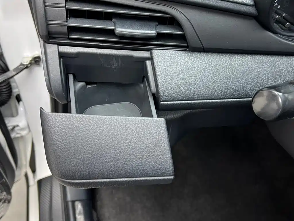 Toyota Yaris L 2021 — фото 11