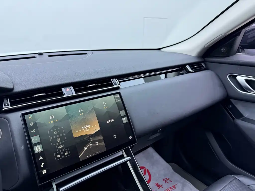 Land Rover Velar 2024 — фото 10