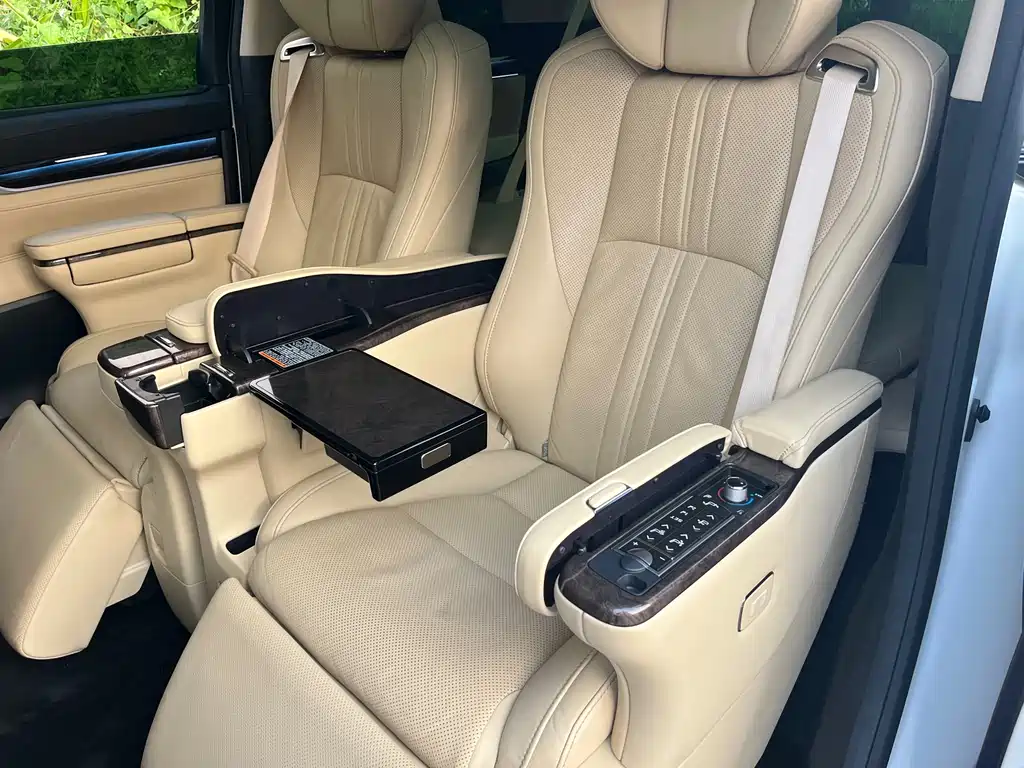 Toyota Alphard 2020 — фото 22