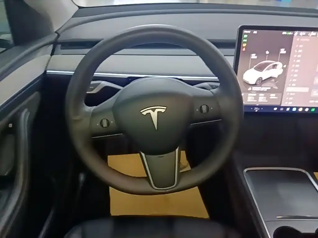 Tesla Model Y 2024 — фото 11