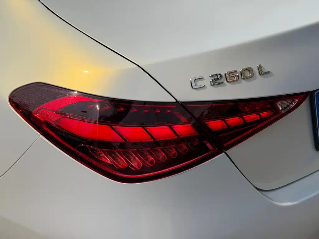 Mercedes-Benz C-Class 2024 — фото 12
