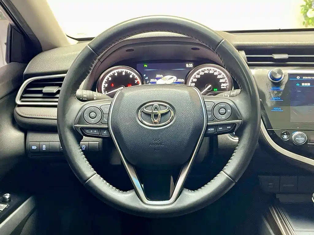Toyota Camry 2021 — фото 9