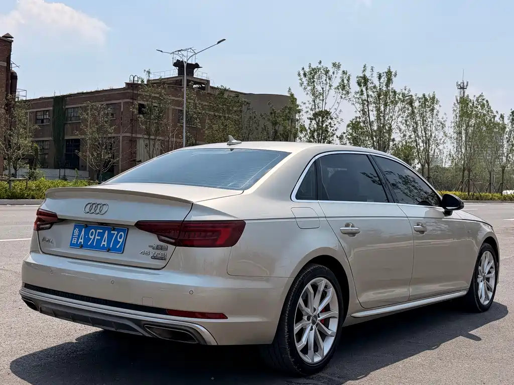 Audi A4L 2019
