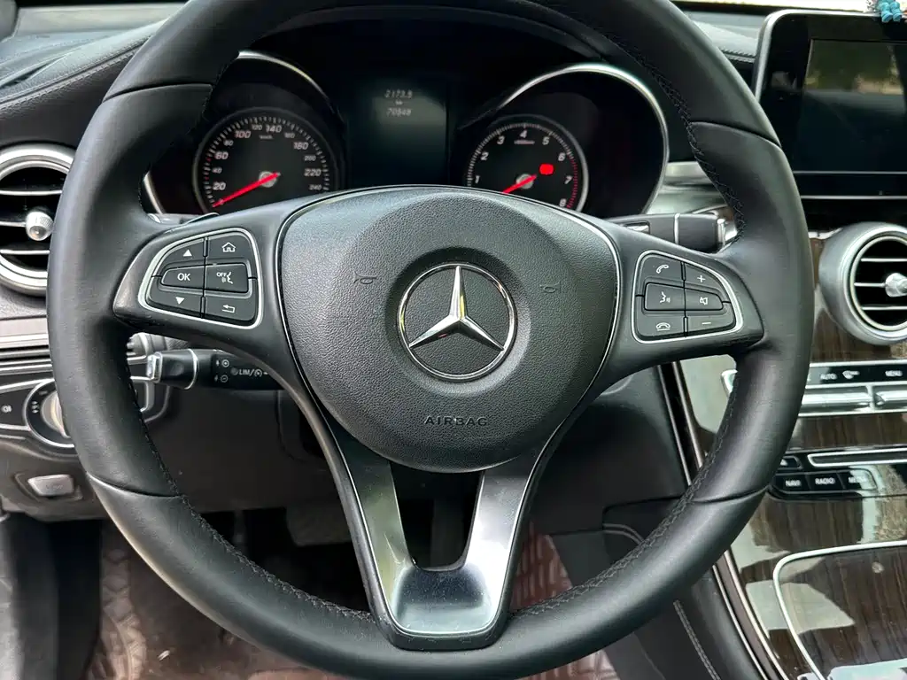 Mercedes-Benz GLC 2017 — фото 16