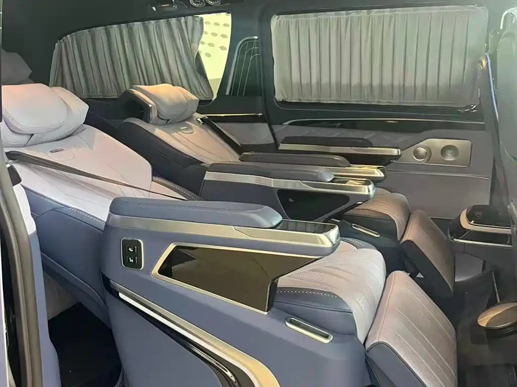 Mercedes-Benz V-Class 2026 — фото 13