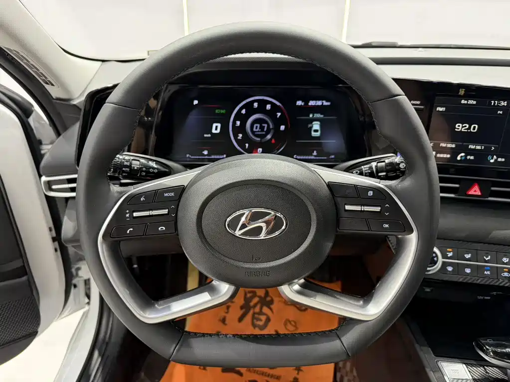 Hyundai Elantra 2023 — фото 11