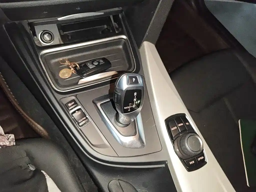 BMW 3 Series 2017 — фото 10