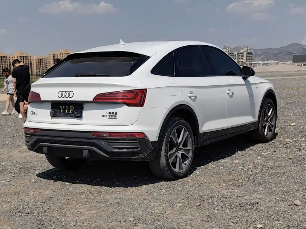 Audi Q5L Sportback 2023 — фото 4