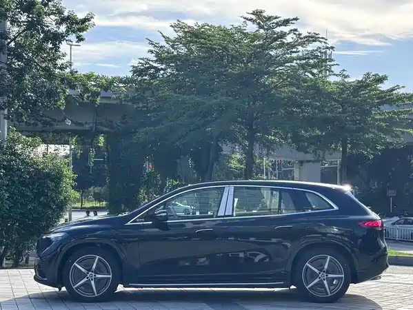 Mercedes-Benz EQS SUV 2026