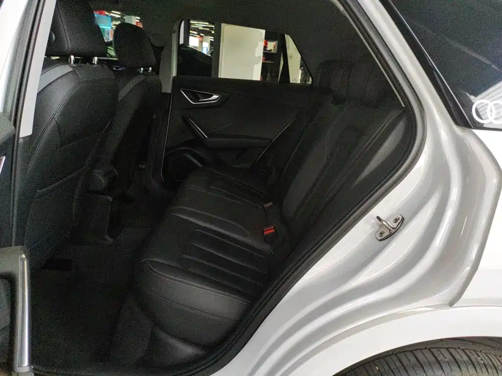 Audi Q2L 2023 — фото 15