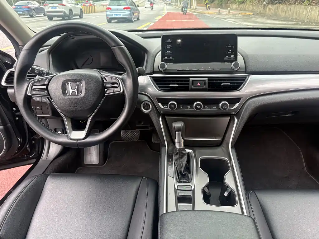 Honda Accord 2019 — фото 10