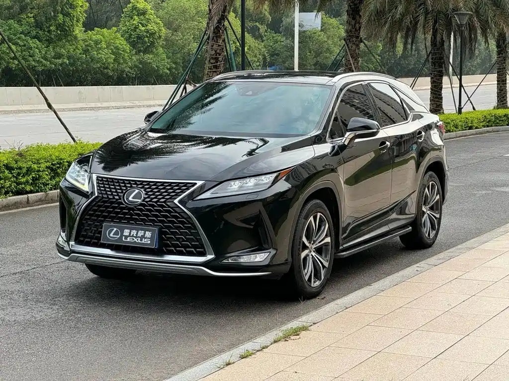 Lexus RX 2022 — фото 1