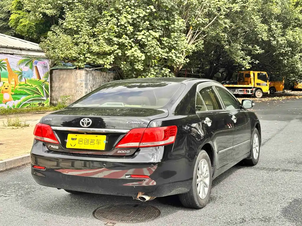 Toyota Camry 2010 — фото 10