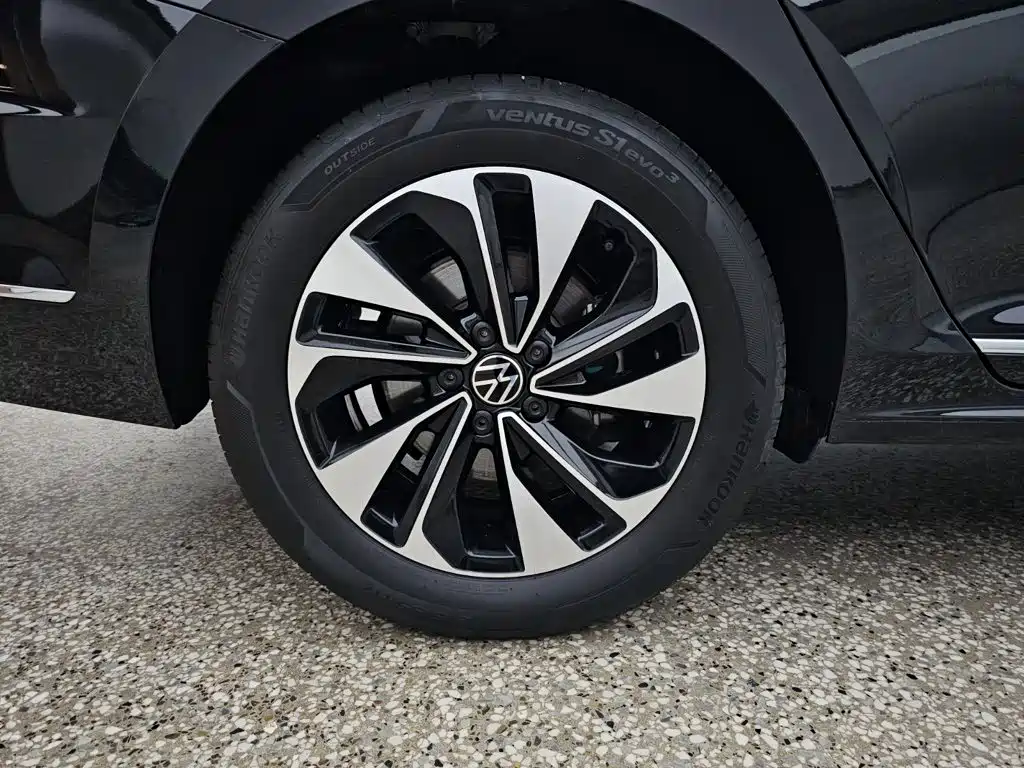 Volkswagen Passat 2025