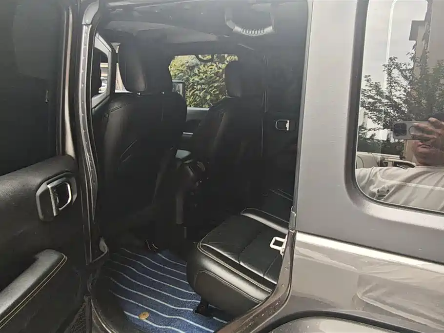Jeep Wrangler 2021 — фото 11