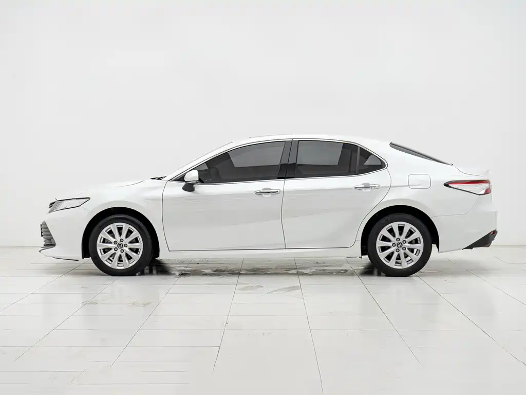 Toyota Camry 2021 — фото 2