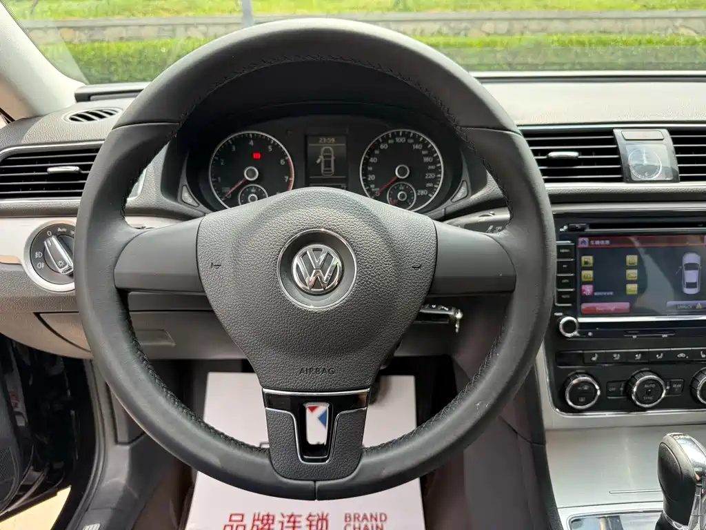Volkswagen Passat 2014 — фото 11