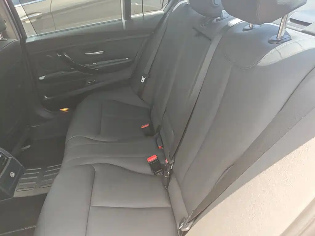 BMW 3 Series 2016 — фото 17