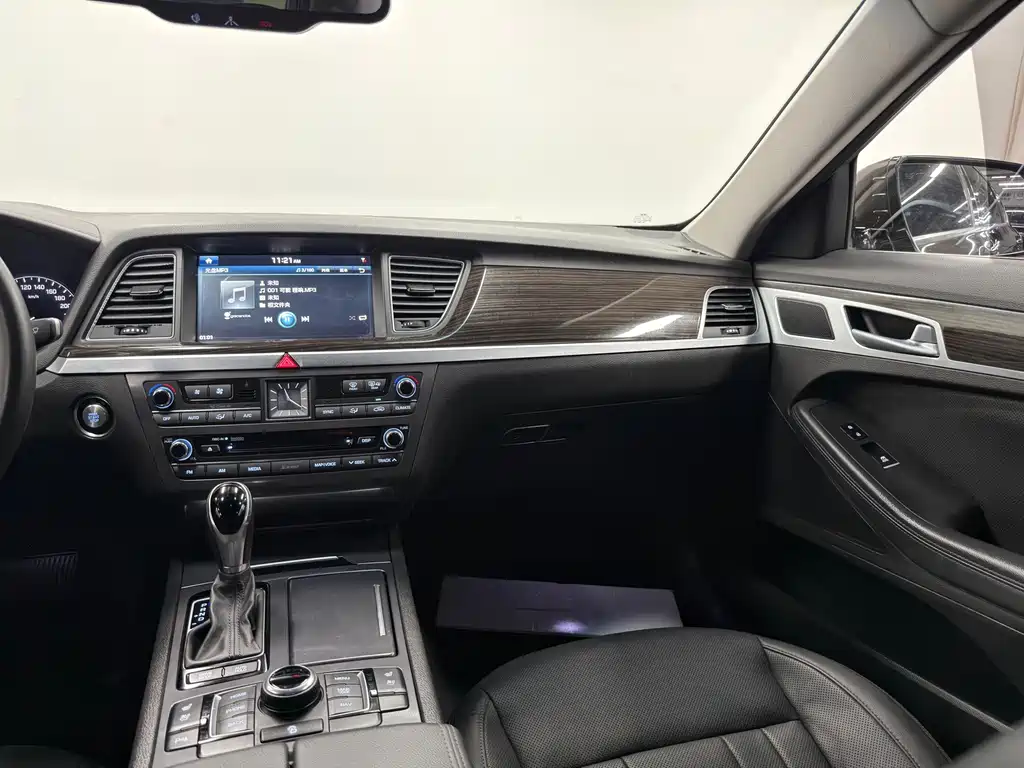 Hyundai Genesis 2016 — фото 11