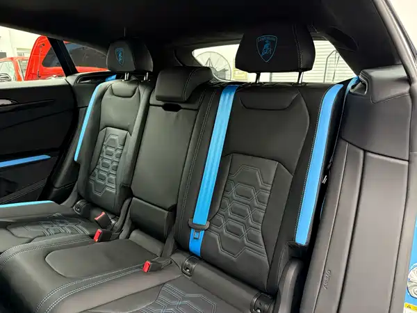 Lamborghini Urus SE 2025
