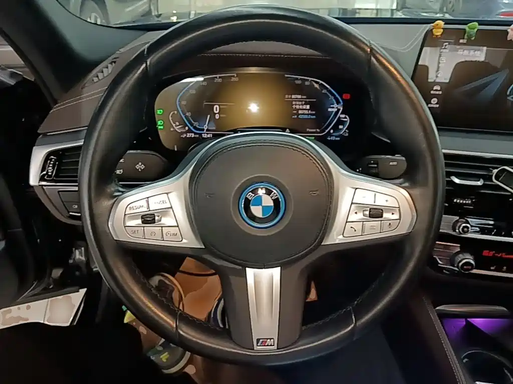 BMW 5 Series New Energy 2023 — фото 11