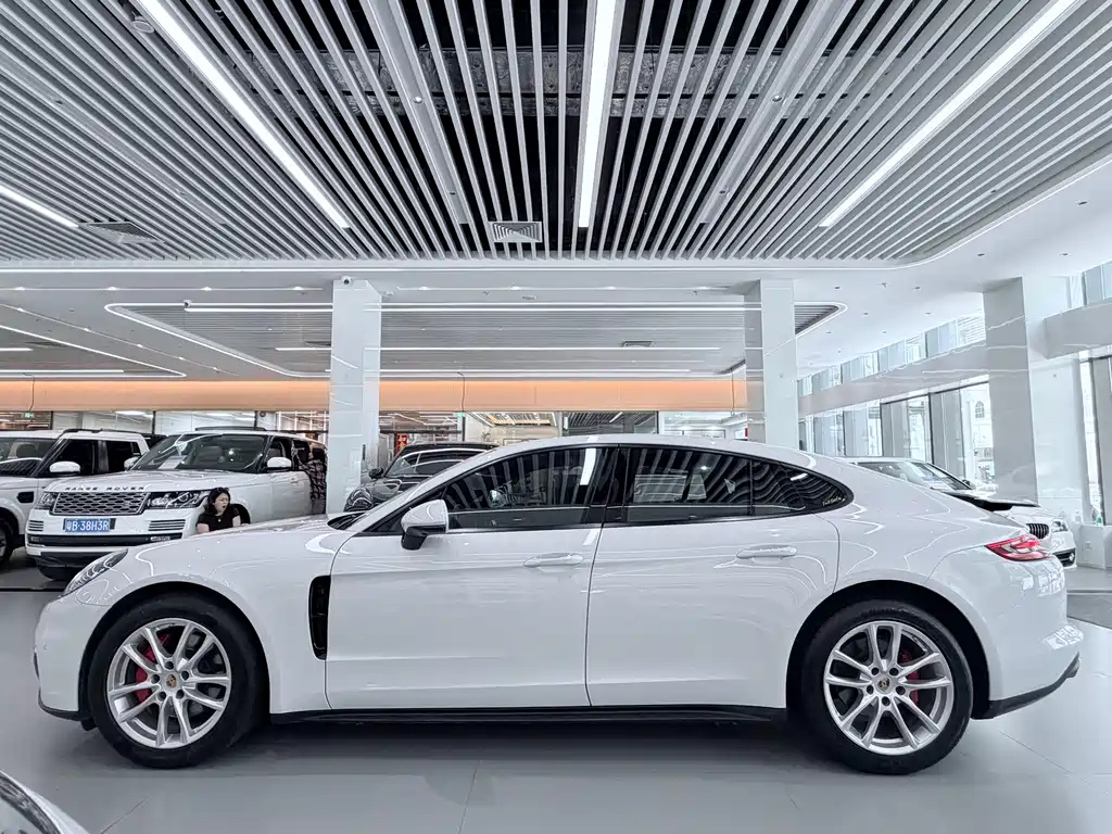 Porsche Panamera 2018 — фото 12