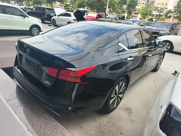 Nissan Teana 2023